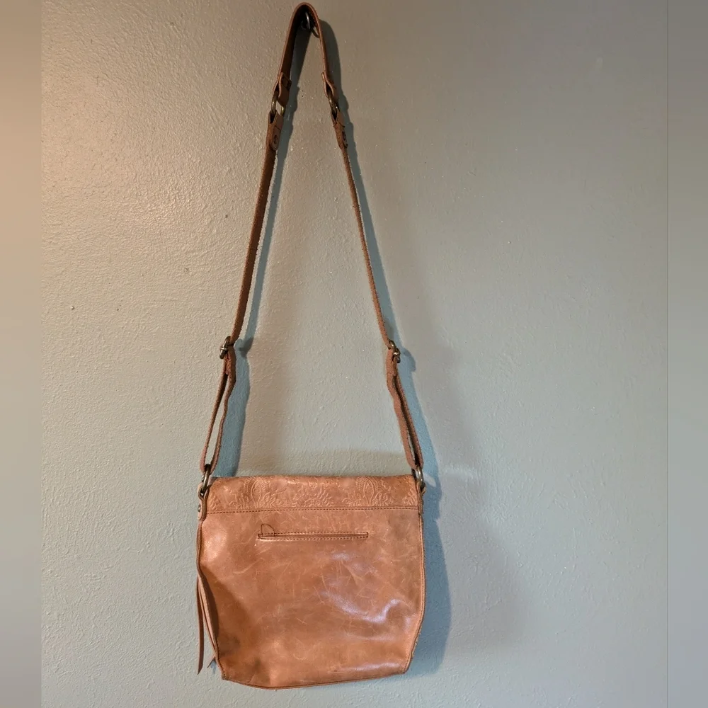 The Sak Silverlake Crossbody Embossed - Picture 10 of 11